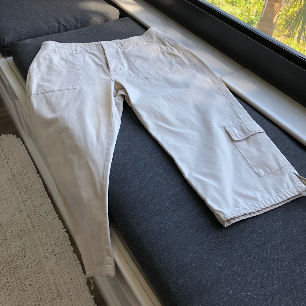 SOLD—Super comfy khaki capris!